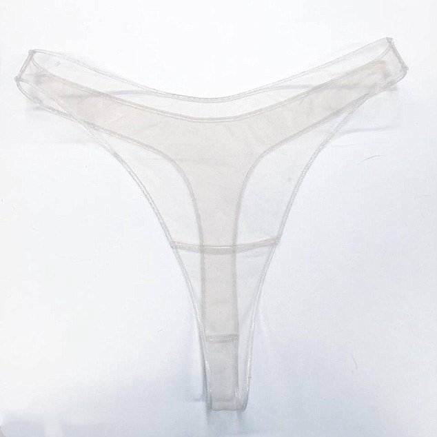 Jess用3D打印的彈力橡膠代替了通常會導(dǎo)致內(nèi)褲線的松緊帶和針腳。由于衣服是用硅膠3D打印而不是縫合的,使得整件衣服輪廓鮮明,而且能夠防止走形。 Jess用3D打印的彈力橡膠代替了通常會導(dǎo)致內(nèi)褲線的松緊帶和針腳。由于衣服是用硅膠3D打印而不是縫合的,使得整件衣服輪廓鮮明,而且能夠防止走形。