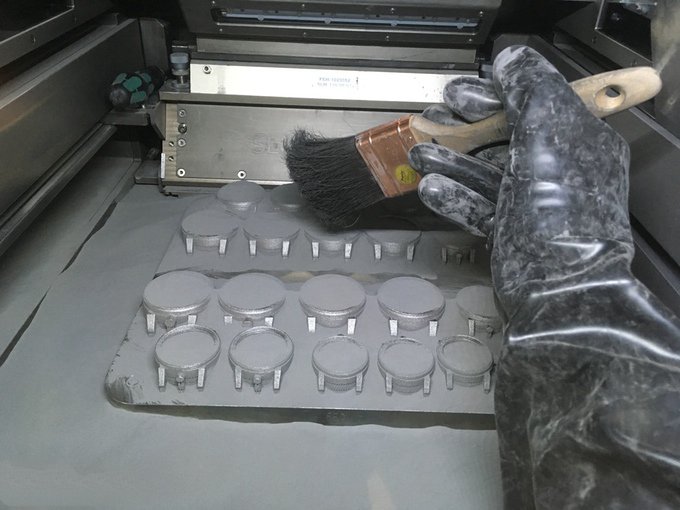 這回真是亮瞎狗眼了 3D打印的鈦合金腕表發(fā)起眾籌_e鍵3D打印服務(wù)