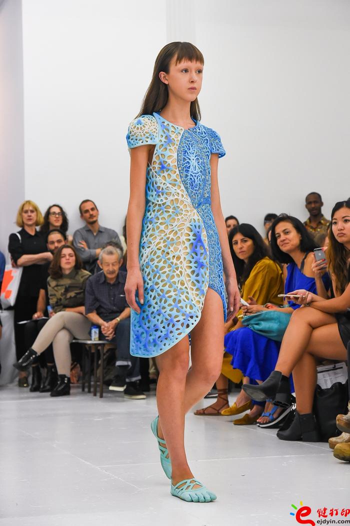 threeASFOUR在紐約時裝周盡情展示無孔不入的3D打印技術設計服裝特點 threeASFOUR在紐約時裝周盡情展示無孔不入的3D打印技術設計服裝特點