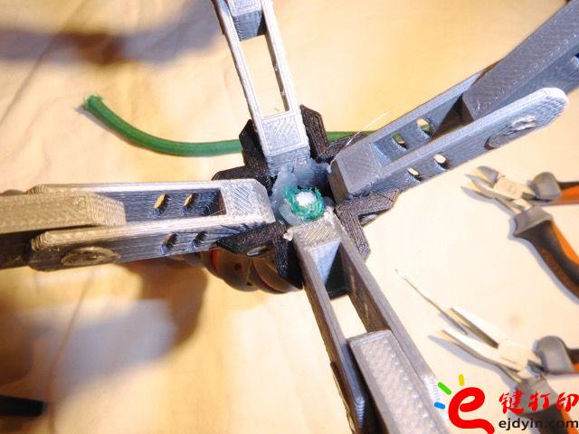 黑客帝國(guó)道具,黑客 游戲道具,3d打印道具,道具加工制作,道具模型,3D打印道具手板,道具手板加工,道具手板加工制作 <<黑客帝國(guó)>>電影道具展示